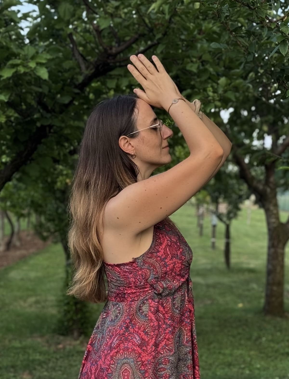 Valeria durante una pratica di yoga